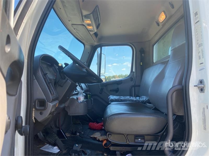Freightliner M2106 4x2 Van Truck Sanduk kamioni
