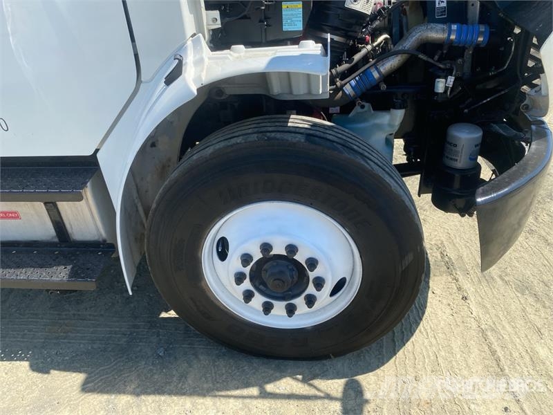 Freightliner M2106 4x2 Van Truck Dobozos teherautók