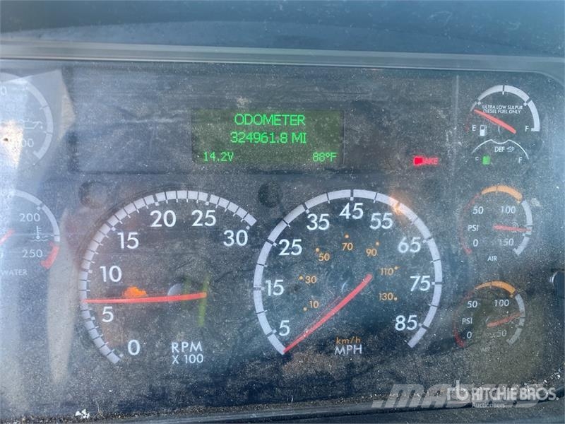 Freightliner M2106 4x2 Van Truck Sanduk kamioni