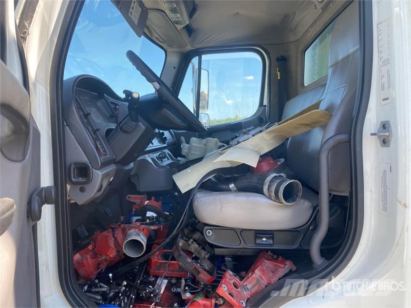 Freightliner M2106 4x2 Van Truck (Inoperable) Sanduk kamioni
