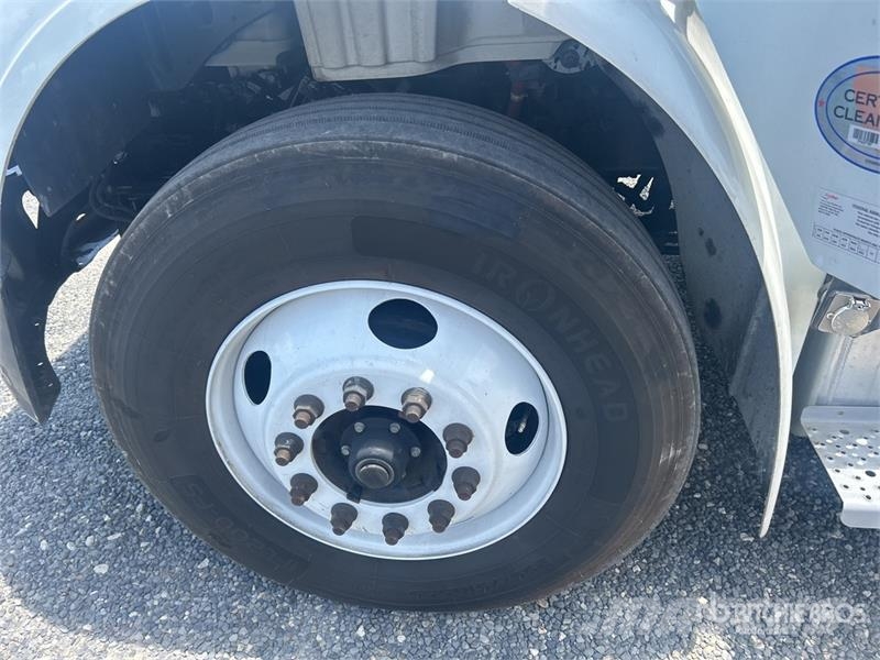 Freightliner M2106 4x2 Van Truck (Inoperable) شاحنات ذات هيكل صندوقي