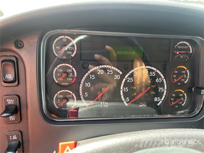 Freightliner M2106 4x2 Van Truck (Inoperable) Box trucks