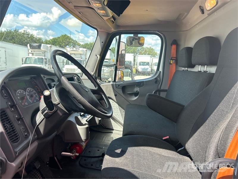 Freightliner M2106 4x2 Van Truck (Inoperable) Box trucks