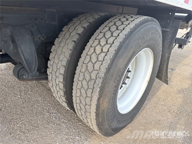 Freightliner M2106 4x2 Van Truck Furgoonautod