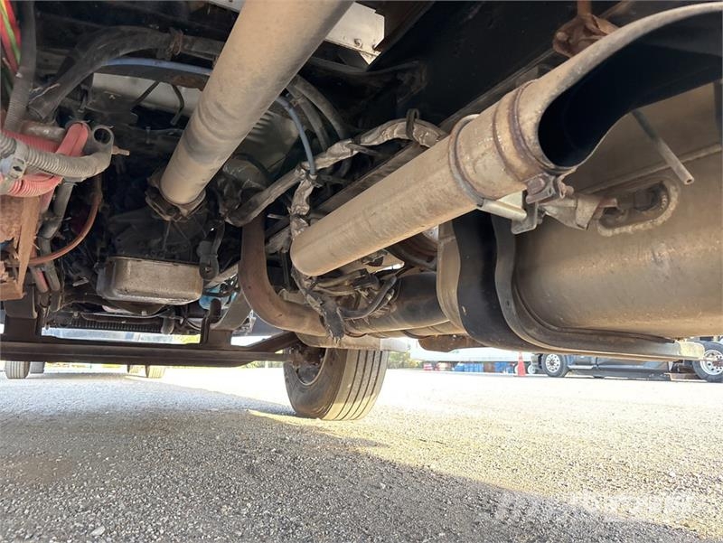 Freightliner M2106 4x2 Van Truck Camiones con caja de remolque