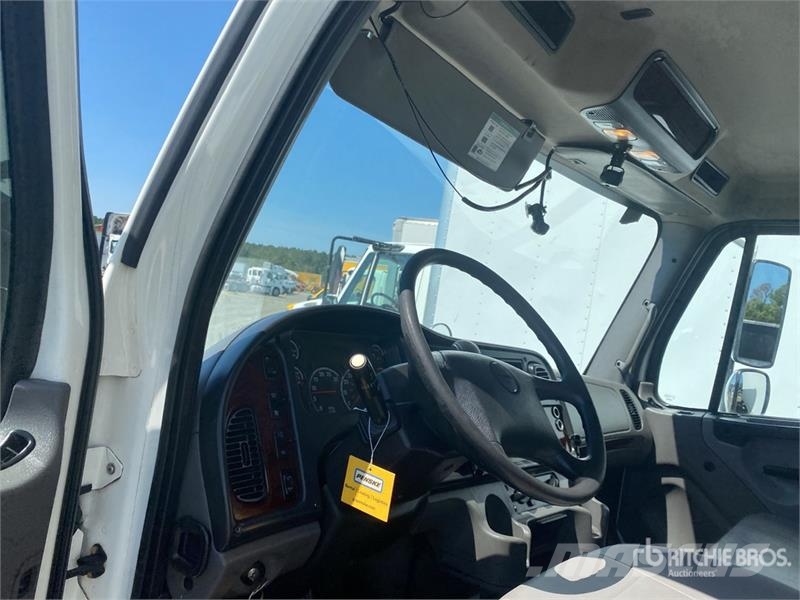 Freightliner M2106 4x2 Van Truck Dobozos teherautók