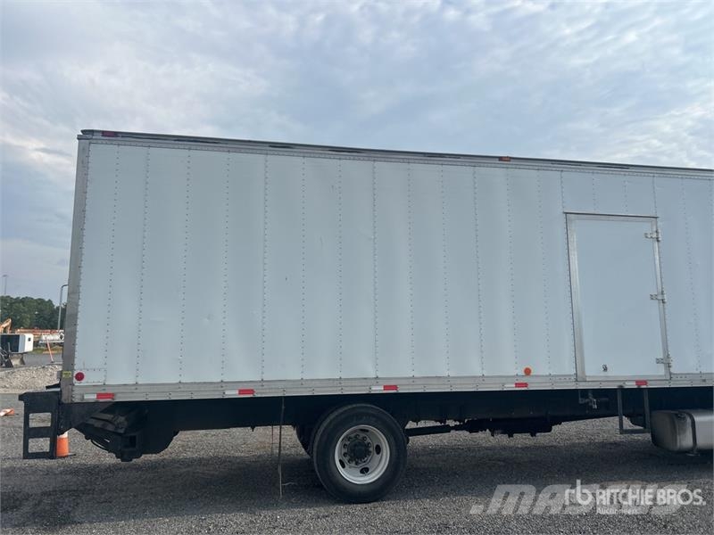 Freightliner M2106 4x2 Van Truck Фургони