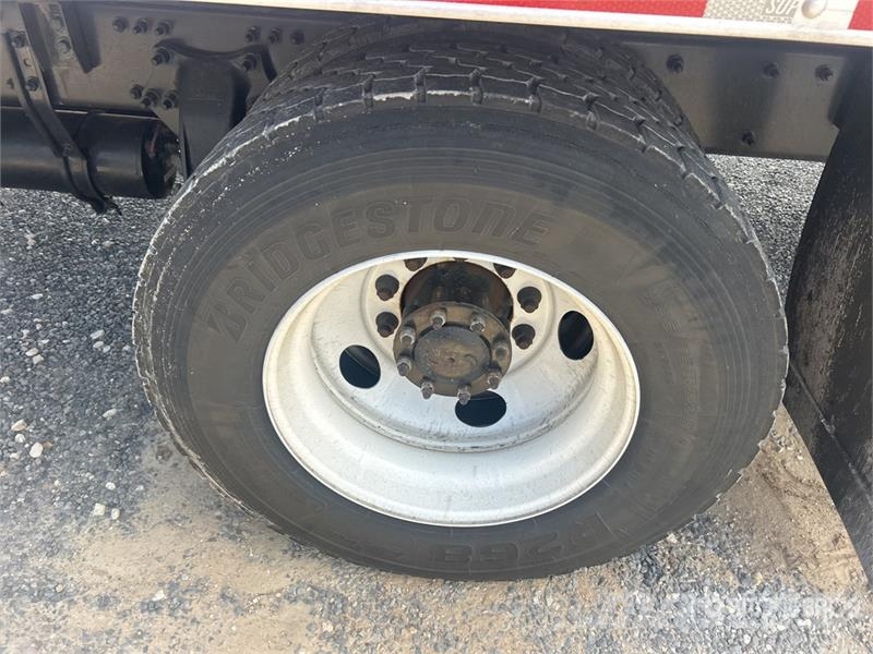 Freightliner M2106 4x2 Van Truck (Inoperable) شاحنات ذات هيكل صندوقي