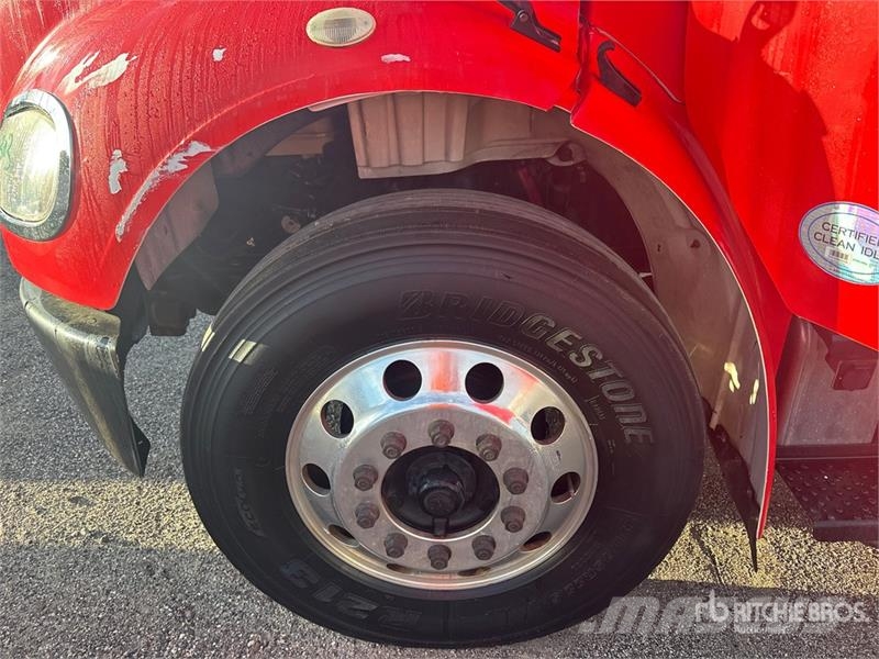 Freightliner M2106 4x2 Van Truck Camiones con caja de remolque
