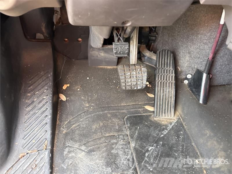 Freightliner M2106 4x2 Van Truck Camiones con caja de remolque