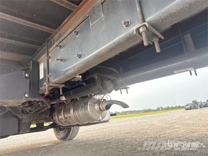 Freightliner M2106 4x2 Van Truck Furgoonautod