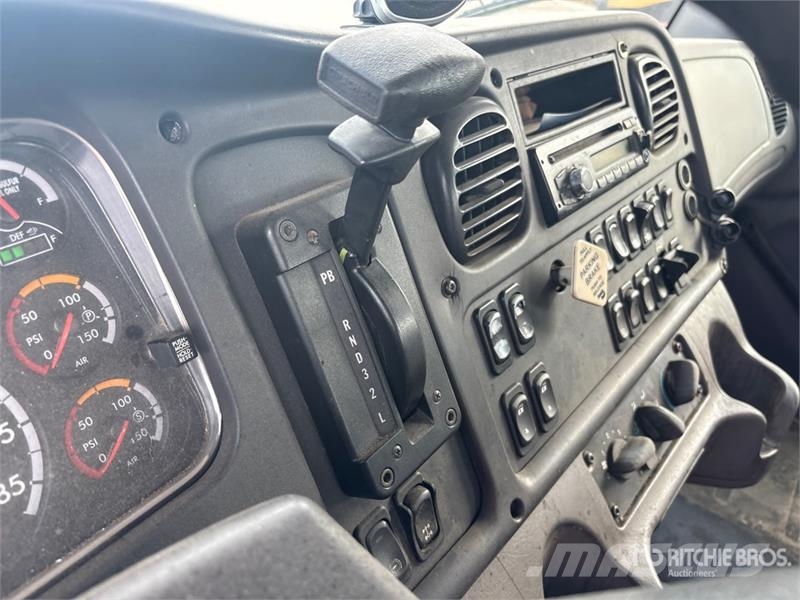 Freightliner M2106 4x2 Crew Cab Rollback Truck (Inoperable) Vlečna vozila za tovornjake
