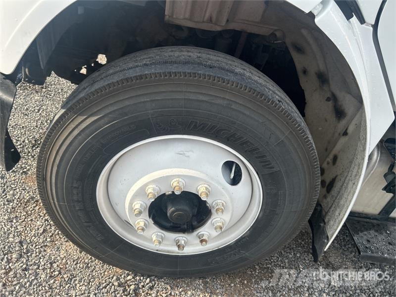 Freightliner M2106 4x2 Van Truck Фургони