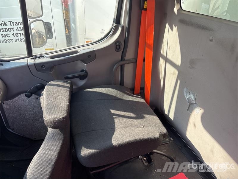 Freightliner M2106 4x2 Van Truck Sanduk kamioni