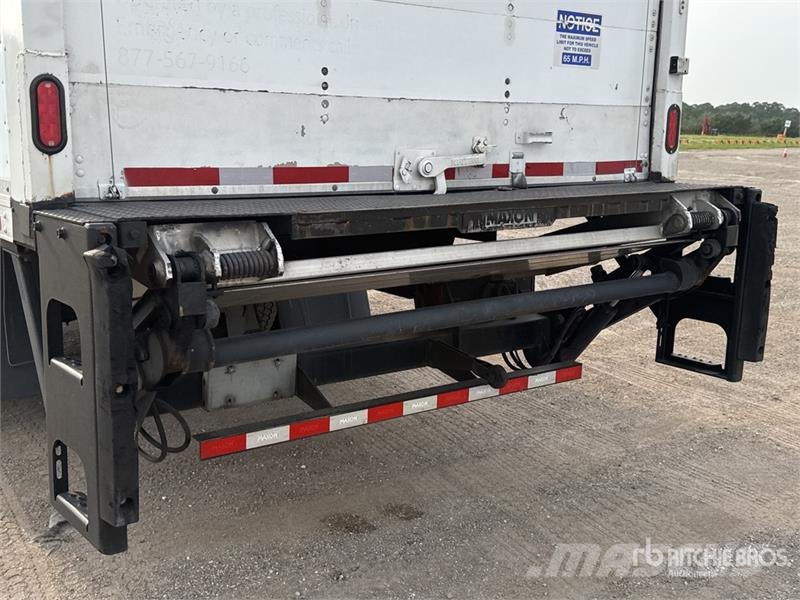 Freightliner M2106 4x2 Van Truck Furgoonautod
