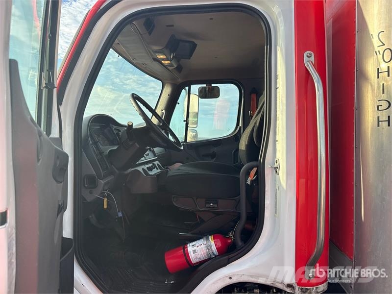 Freightliner M2106 4x2 Van Truck Camiones con caja de remolque