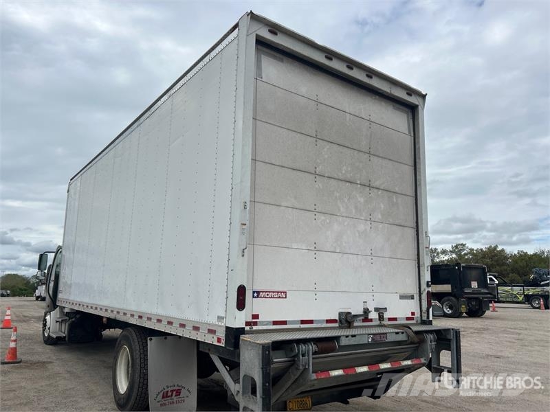 Freightliner M2106 4x2 Van Truck Фургони