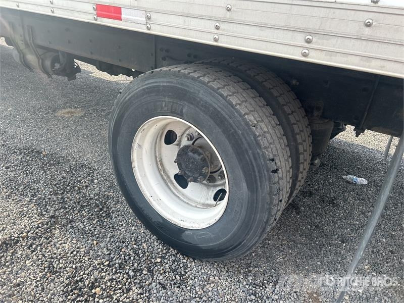 Freightliner M2106 4x2 Van Truck Фургони