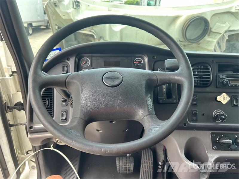 Freightliner M2106 Van Truck Tovornjaki zabojniki