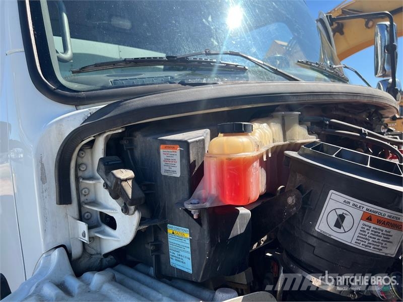 Freightliner M2106 Van Truck Camiones caja cerrada