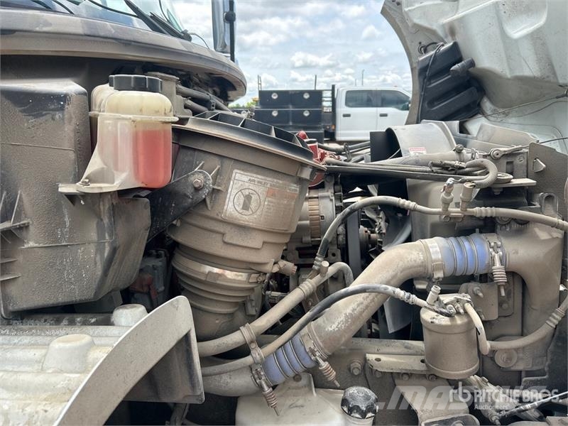Freightliner M2106 Van Truck Tovornjaki zabojniki