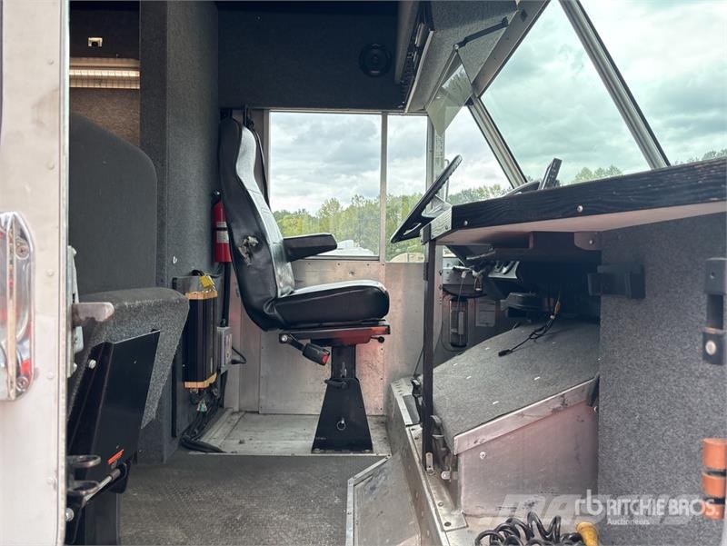 Freightliner MT45 Sanduk kombiji