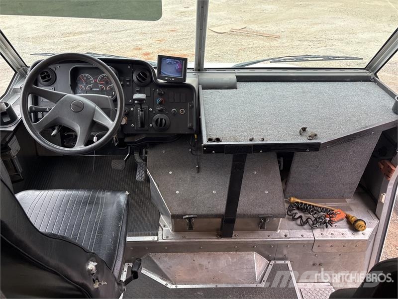 Freightliner MT45 Sanduk kombiji