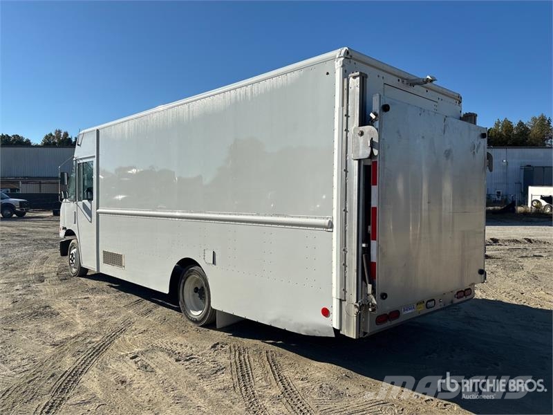 Freightliner MT45 Sanduk kombiji