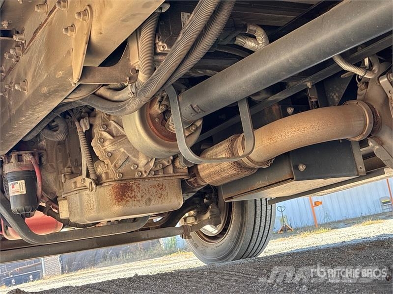 Freightliner MT45 Sanduk kombiji