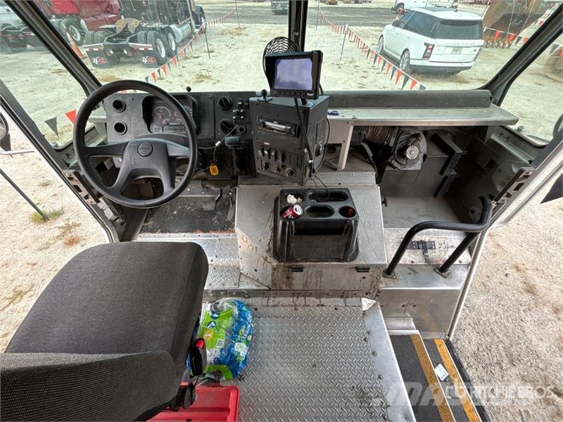 Freightliner MT45 Box body