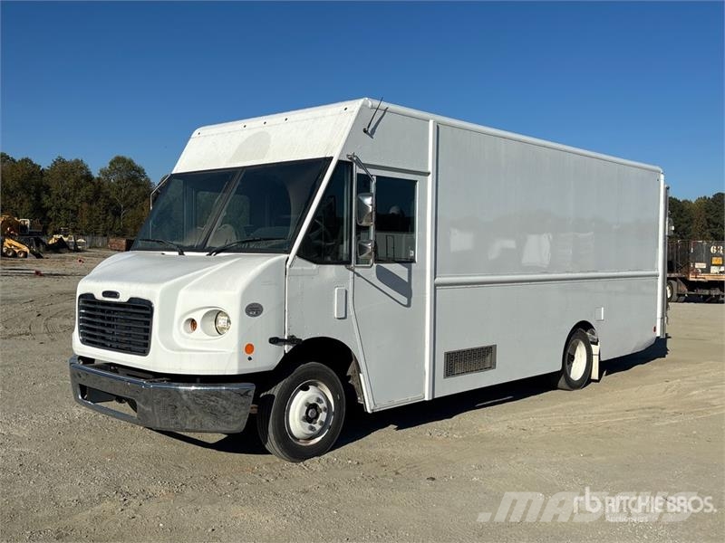 Freightliner MT45 Sanduk kombiji