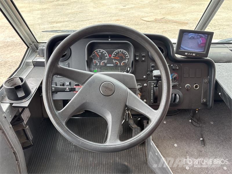 Freightliner MT45 Sanduk kombiji
