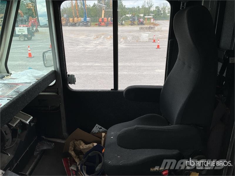 Freightliner MT55 Sanduk kombiji