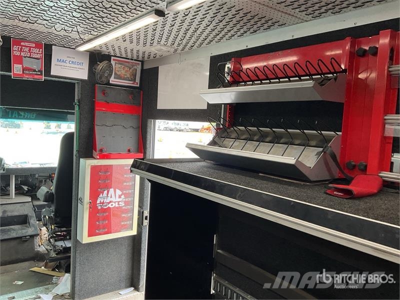 Freightliner MT55 Sanduk kombiji