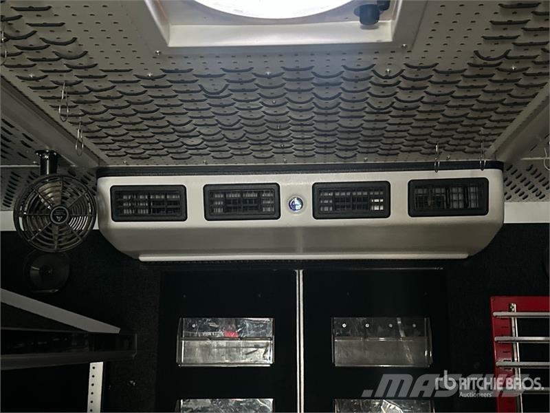 Freightliner MT55 박스 바디