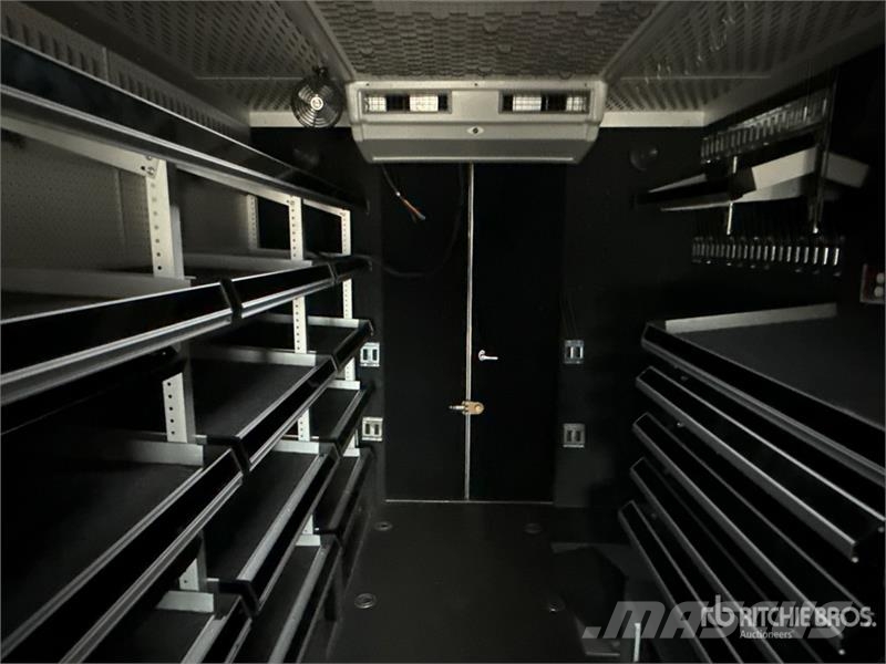 Freightliner MT55 Autoutilitara transoprt marfuri