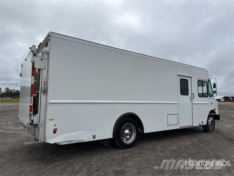 Freightliner MT55 Autoutilitara transoprt marfuri