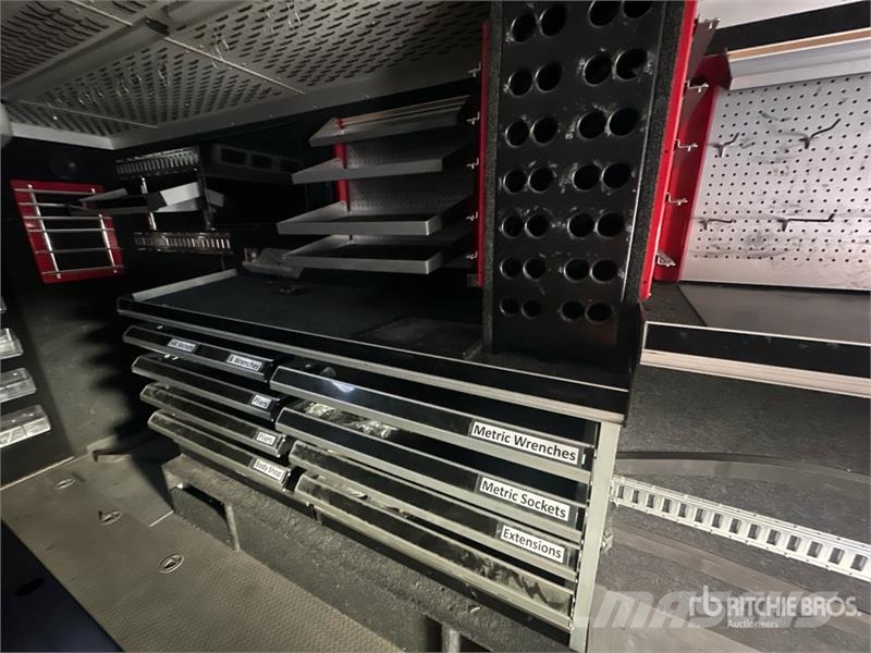 Freightliner MT55 박스 바디