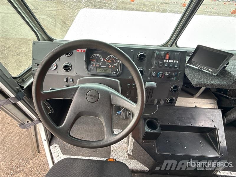 Freightliner MT55 Autoutilitara transoprt marfuri