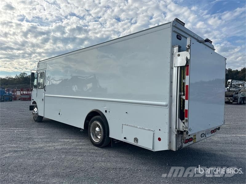 Freightliner MT55 박스 바디