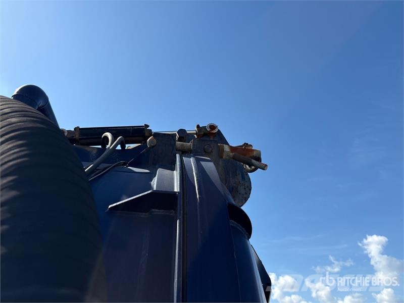Freightliner on Freightliner M2 106 6x4 Vacuum Tanker Truck Camiones aspiradores/combi