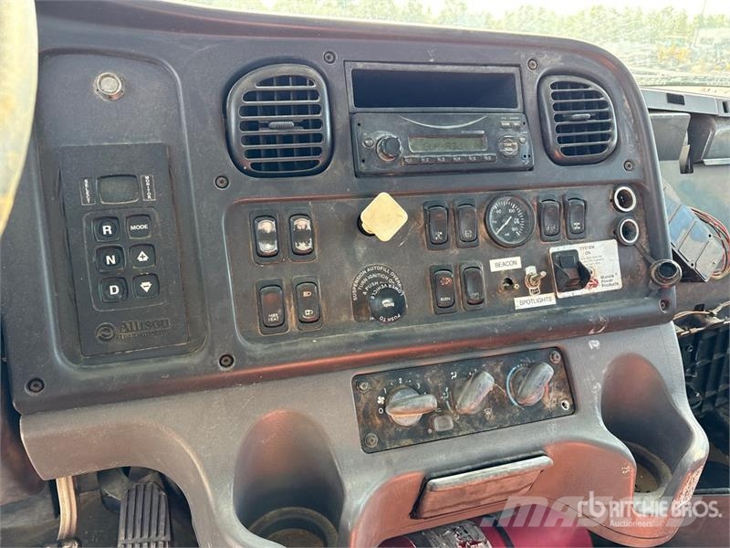Freightliner on Freightliner M2 106 6x4 Vacuum Tanker Truck Camiones aspiradores/combi