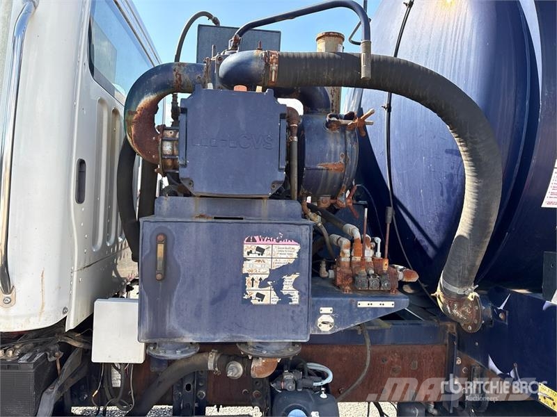Freightliner on Freightliner M2 106 6x4 Vacuum Tanker Truck Camiones aspiradores/combi