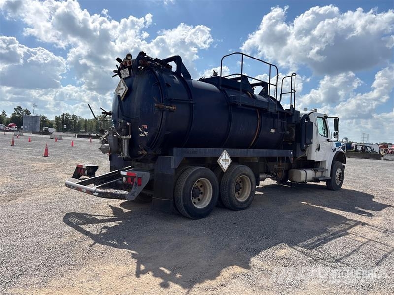 Freightliner on Freightliner M2 106 6x4 Vacuum Tanker Truck Camiones aspiradores/combi