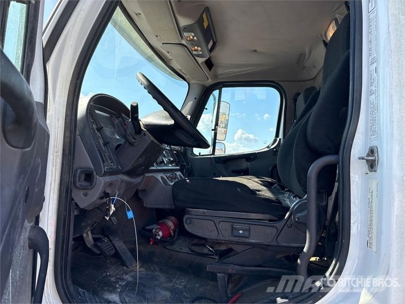 Freightliner on Freightliner M2 106 6x4 Vacuum Tanker Truck Camiones aspiradores/combi