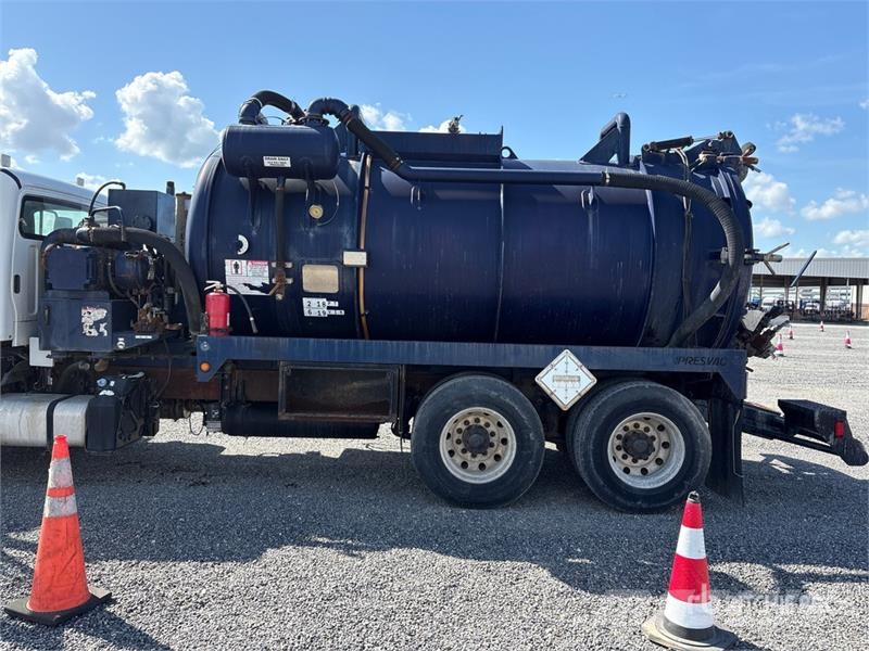 Freightliner on Freightliner M2 106 6x4 Vacuum Tanker Truck Camiones aspiradores/combi