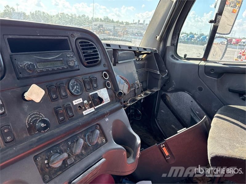 Freightliner on Freightliner M2 106 6x4 Vacuum Tanker Truck Camiones aspiradores/combi