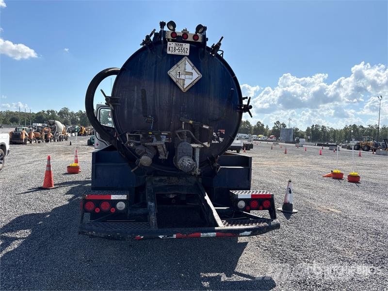 Freightliner on Freightliner M2 106 6x4 Vacuum Tanker Truck Camiones aspiradores/combi
