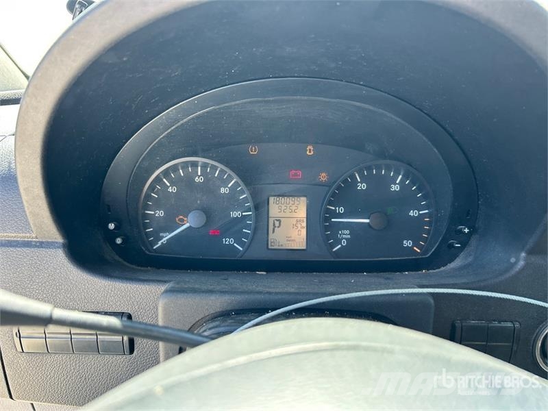 Freightliner Sprinter 2500 Cargo Van شاحنة مقفلة