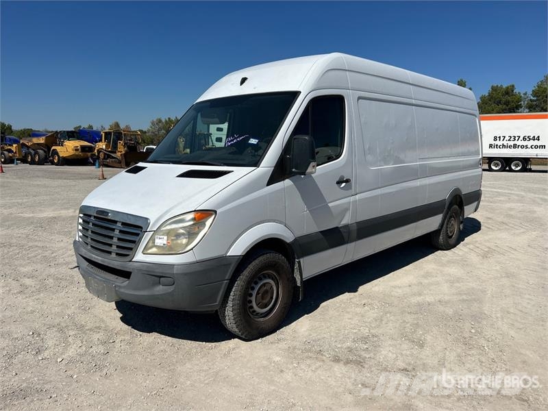 Freightliner Sprinter 2500 Cargo Van شاحنة مقفلة